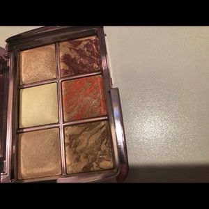 Hourglass Makeup - LE Hourglass Ambient Lighting Edit Volume 4 USED Hourglass Makeup - LE Hourglass Ambient Lighting Edit Volume 4 USED